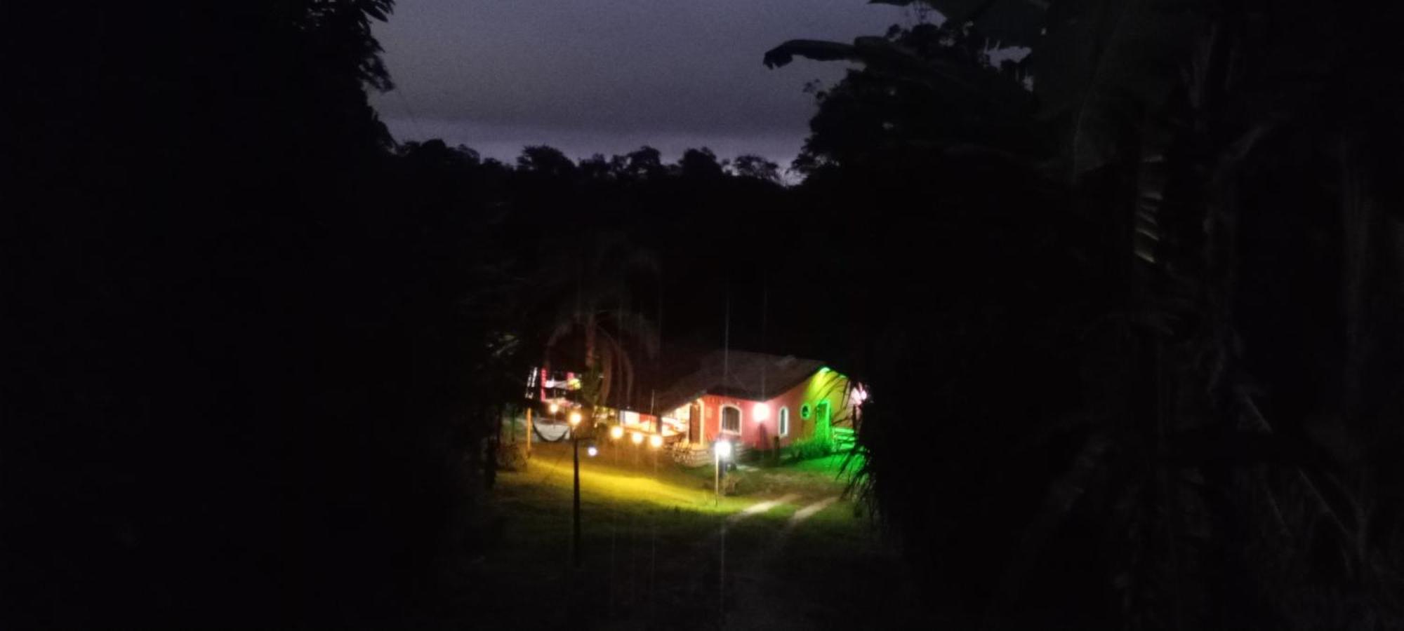 O Brejo Encantado Hospedagem E Hostel Embu Luaran gambar